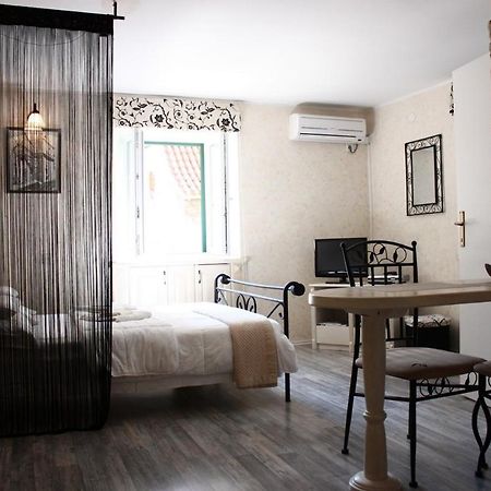 Old Town Apartment شيبينيك الغرفة الصورة