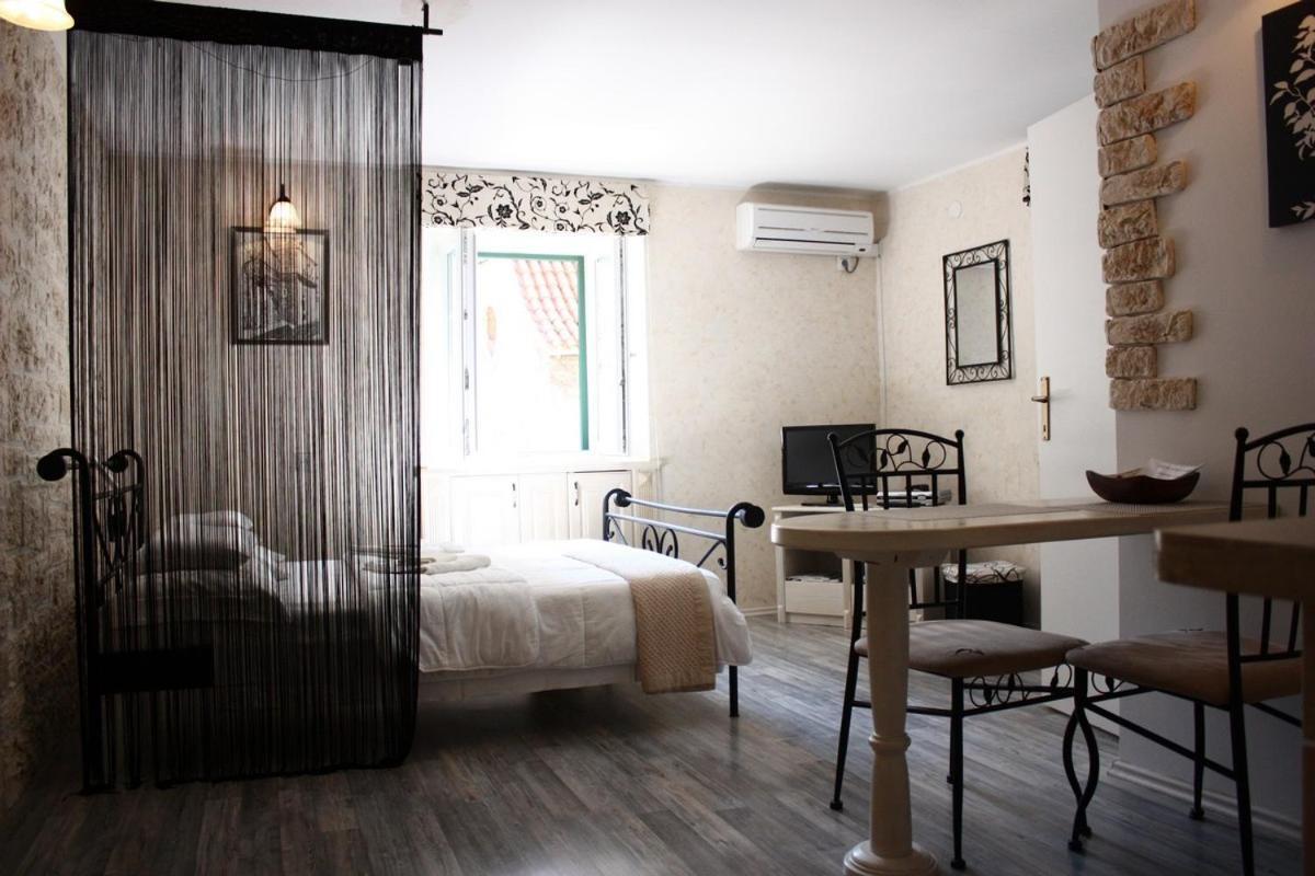 Old Town Apartment شيبينيك الغرفة الصورة